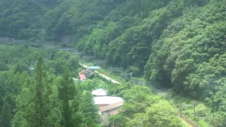 湯檜曽ループを走る上越線　湯檜曽駅を見下ろす