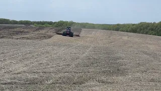 International 4786 tractor discing