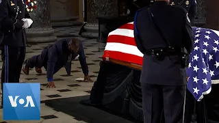 Ruth Bader Ginsburg’s Trainer Does Push-Ups in Tribute