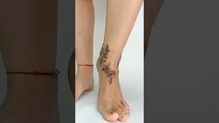Тату перекрытие шрамов на щиколотке для девушки. Красивая татуировка от мастера Kot Tattoo Studio