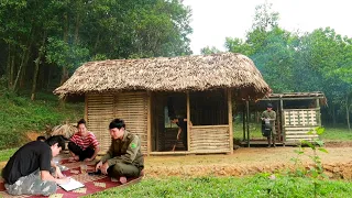 Family farm : The process of building a life, Husband is in the Army, Wife takes care of children...