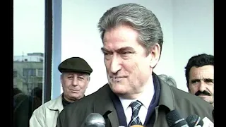 Berisha flet per debatin qe do te zhvillohet ne Tv Klan  (31 Janar 2002)