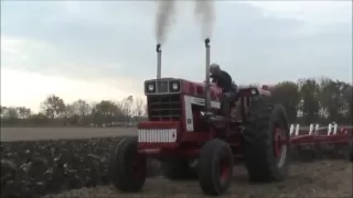 INTERNATIONAL 1568  Plowing