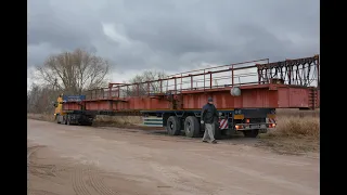 Погрузка и перевозка кран-балки длиной 32 м. на трале-телескопе.