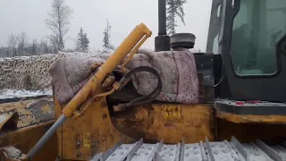 Запуск булдозера после мороза.