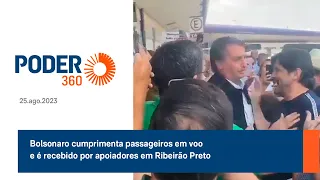 Bolsonaro cumprimenta passageiros em voo e é recebido por apoiadores em Ribeirão Preto