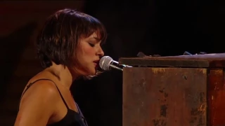 Norah Jones & Willie Nelson - Lonestar - Live at Miller Park Milwaukee 2010