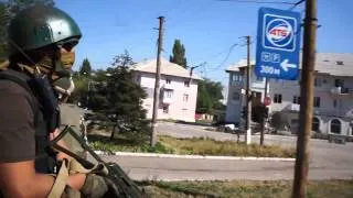 Украинские войска патрулируют Углегорск 5.09.2014 HD