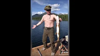 Поймал Путин щуку