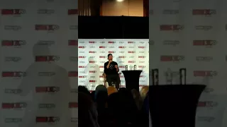 DAVID RAMSEY KISSES STEPHEN AMELL ON THE HEAD / BROMANCE / ARROW / FAN EXPO 2017