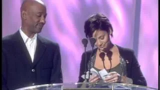 Finlay Quaye wins British Male presented by Errol Brown & Natalie Imruglia | BRIT Awards 1998
