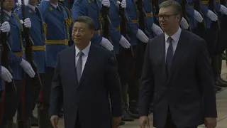 Xi Jinping é recebido com pompa na Sérvia | AFP