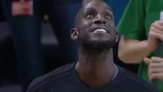 Kevin Garnett Receives A Standing Ovation In Boston