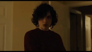 The Goldfinch | O Pintassilgo: Finn Wolfhard e Oakes Fegley Beijo De boris e Teo (LEGENDADO-PTBR