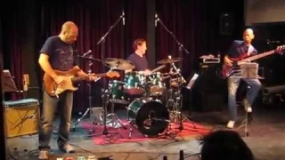 incredible guitar solo by Oz Noy w/ New Morning trio