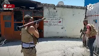شاهد .. لحظة إطلاق مسلحين قذائف ار بي جي في مخيم عين الحلوة بلبنان