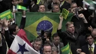 Deputados comemoram voto decisivo