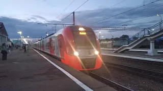 Прибытие и отправление поезда"Ласточка" 735 "Москва - Смоленск.