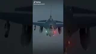 Avionul F16 a lansat rachetele !