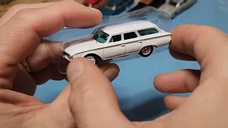 Johnny Lightning JAMES BOND 007 1960 Ford Ranch wagon 1:64 unboxing and comparisons