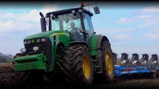 John Deere 8330 & Case IH Magnum 340 - Ploughing 2015