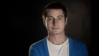Он пережил пытки в чеченской тюрьме. Максим Лапунов рассказывает свою историю