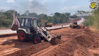 REMOÇÃO DE MATERIAL DE RUA REBAIXADA, WA200 E RETROESCAVADEIRA B760 BOBICAT/Loader/Backhoe.