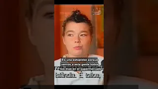 Björk explíca porque no le gusta firmar autógrafos.           #bjork #björk #entrevista