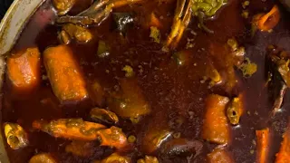 Sauce graine avec poisson fumé crabe