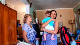 I introduce my foreign wife and son to my mother. Nivy for the first time in Astrakhan.