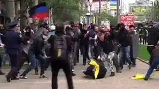 Ukraine government supporters and separatists battle in streets