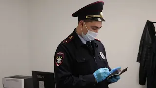 В аэропорту Пулково  полицейские прямо на борту самолёта,  задержали подозреваемого в краже