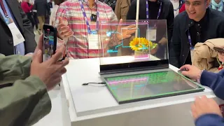 Ecranul transparent al lui Lenovo ThinkBook Transparent Display; Explorăm viitorul la MWC 2024