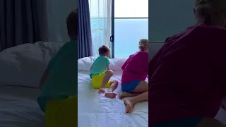 Сильный папа любит одного ребёнка 😂 #shorts от Ospen4iki