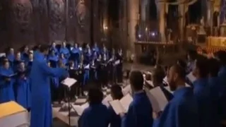 Notre-Dame Midnight Mass: Il est né, le divin Enfant  (French traditional)