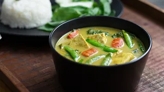 Delicious Green Coconut Curry 🥥 Easy, Homemade, Plant-based Curry Recipe for Vegans