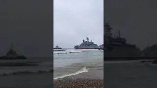 Большой десантный корабль БДК Ослябя Тихоокеанского флота ТОФ сел на мель недалеко от Владивостока