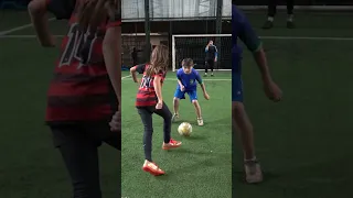 ESSA MENINA JOGA MELHOR QUE TODOS OS MENINOS!!!