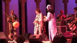 7min - Bela Fleck & Oumou Sangare Performing at Caramoor