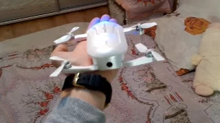 Ручной Selfie дрон zerotech dobby. Запуск и первый полет внутри помещения.