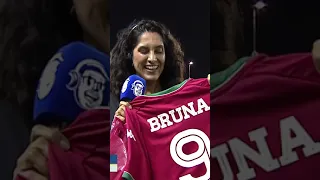 QUE MOMENTO! A LUSA TEM UM CARINHO ESPECIAL PELA NOSSA REPÓRTER, BRUNA DEALTRY! 🥰👏