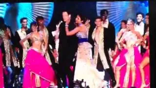 John Travolta dances at IIFA 2014