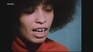 Angela Davis - interview 1972 - talking about revolution - vostfr