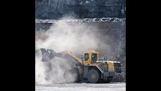 Komatsu WA800-8  High Lift wheel loader in action