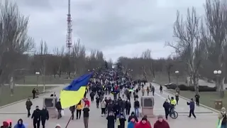 Ukrainians in Kherson rally against Russian forces