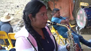 Que chingon suena esta banda de Mujeres