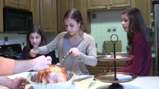 Беременная курица Pregnant Turkey Prank