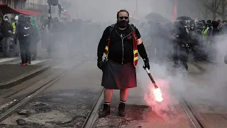 Франция: профсоюзы назначили новую дату общенациональных протестов против пенсионной реформы