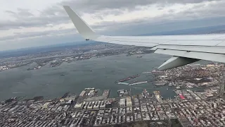 Landing from Chicago in New York La Guardia LGA with an extra loop over Manhattan