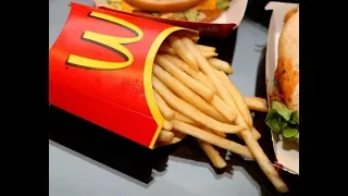 Genius way to hold ketchup on McDonald's fries box